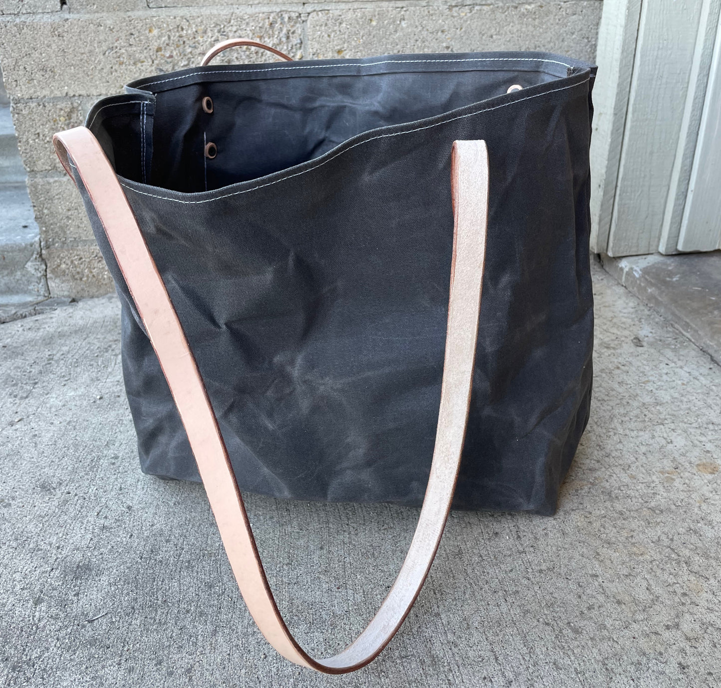 Market Tote- Waxed Canvas (Crow, Gray)