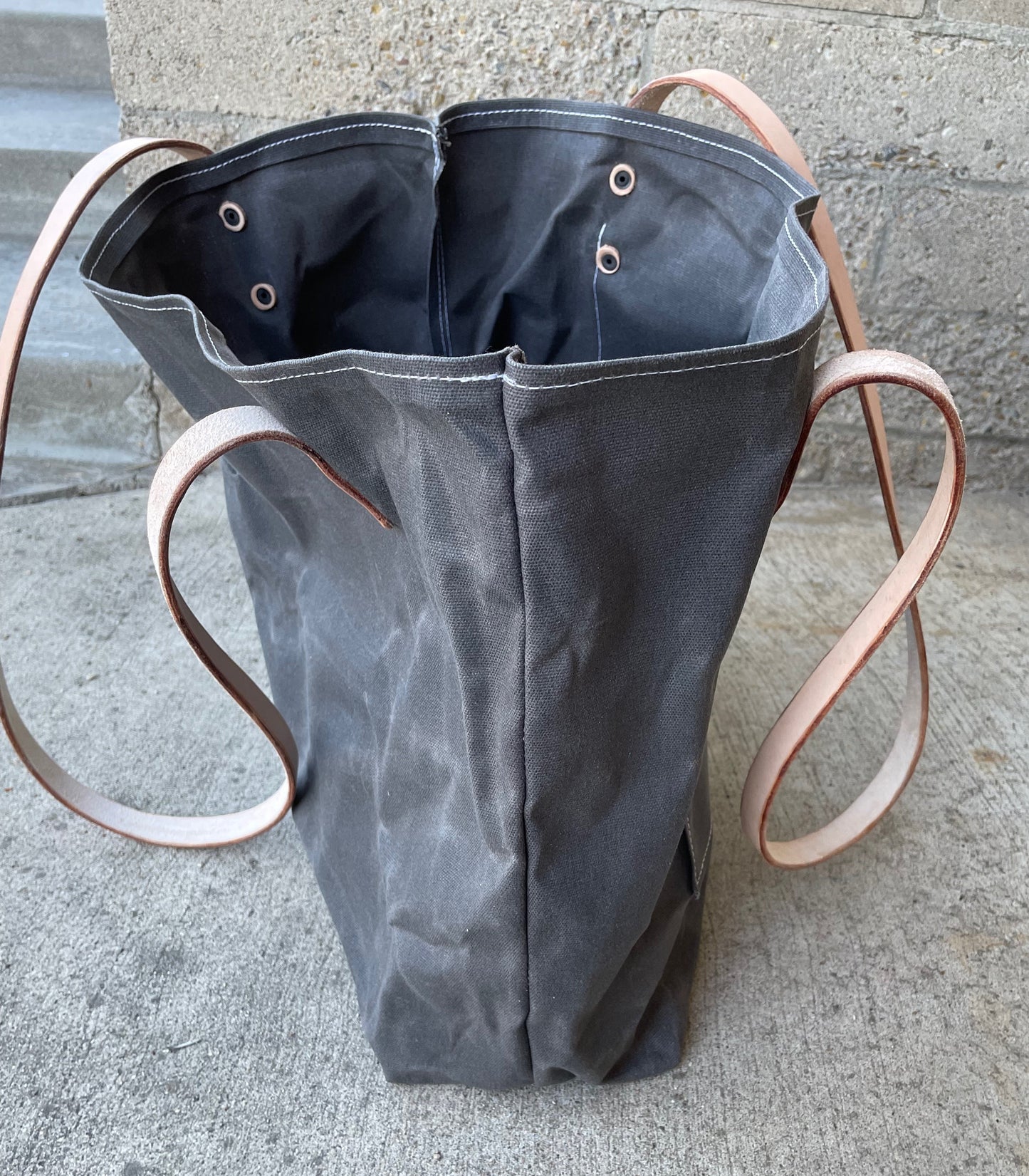 Market Tote- Waxed Canvas (Skull Dagger, Black)