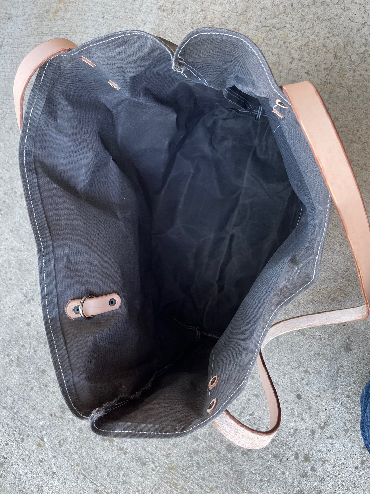 Market Tote- Waxed Canvas (Skull Dagger, Black)